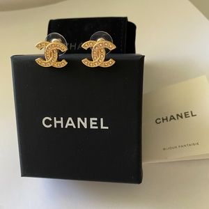 CHANEL Gold tone Earrings authentic pre owned